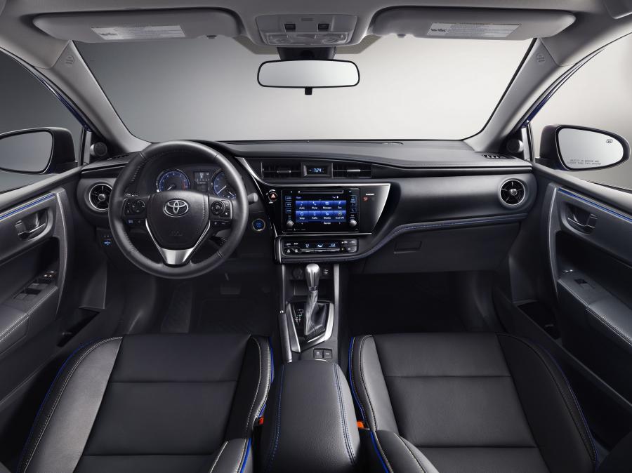 Торпедо Toyota Corolla XSE 2016 года  (фото 20 из 20)